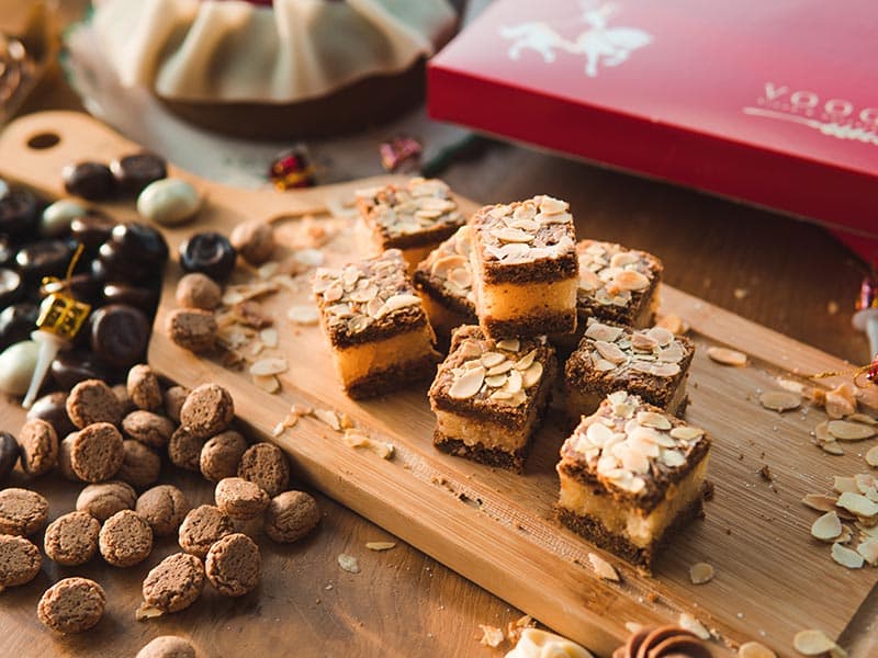 Bakkerij Vooges Stukjes gevuld speculaas tijdens Sinterklaas